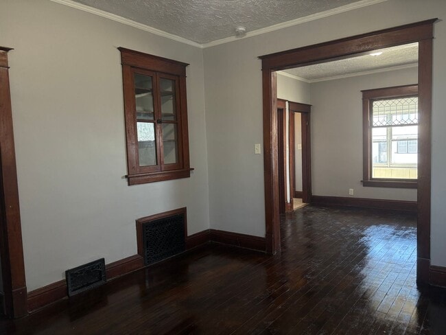 Building Photo - 3 Bedroom House Available Now!!