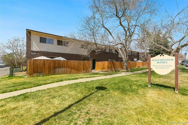 Building Photo - Westminster Townhome