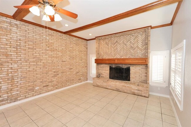 Building Photo - 2600 E San Jose St