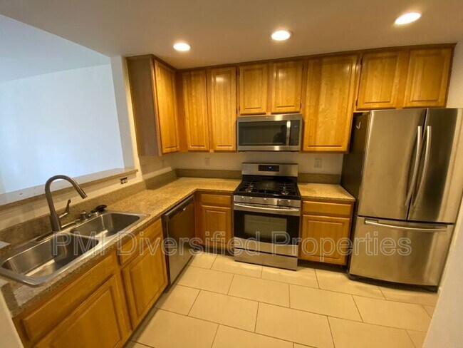 Building Photo - 1465 E Peckham Ln