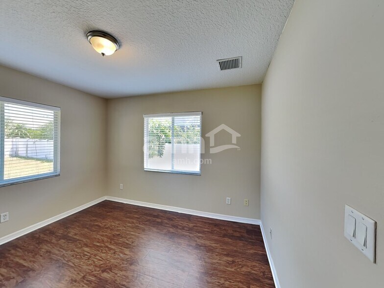 Building Photo - 6228 34th Pl E