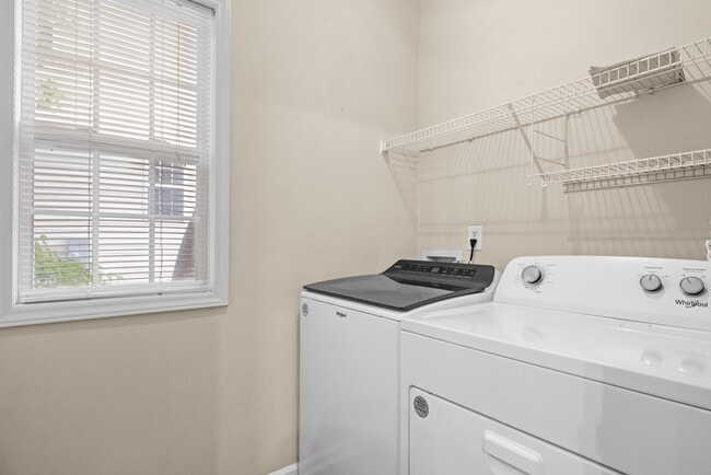 Building Photo - 108 Castlebury Creek Ct