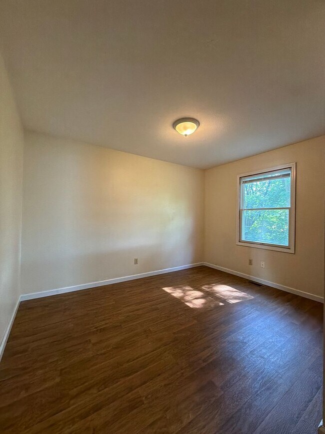 Building Photo - 218 Stonewall Ct
