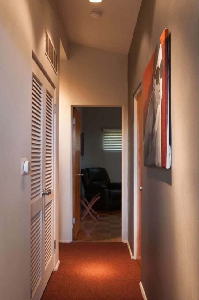 Building Photo - 4708 N Bolton Ave