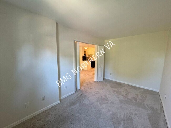 Building Photo - 5819-E Rexford Dr-