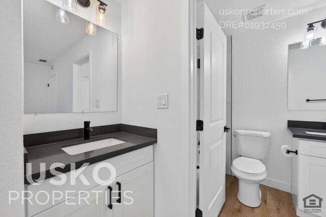 Building Photo - "Charming 2-Bed Duplex in Rancho Cordova – 1,110 Sq Ft of Comfort!"