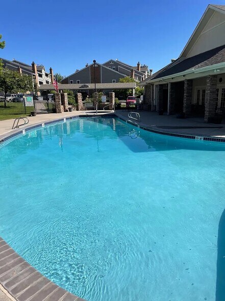 Building Photo - 12304 W Cross Dr