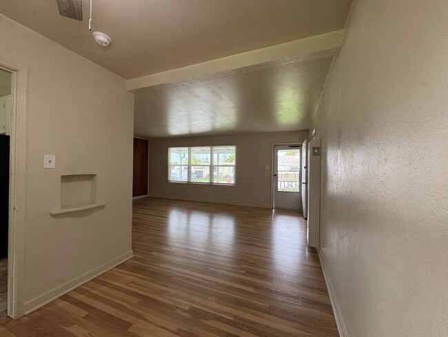 Building Photo - 2 BR in Santa Cruz' Banana Belt