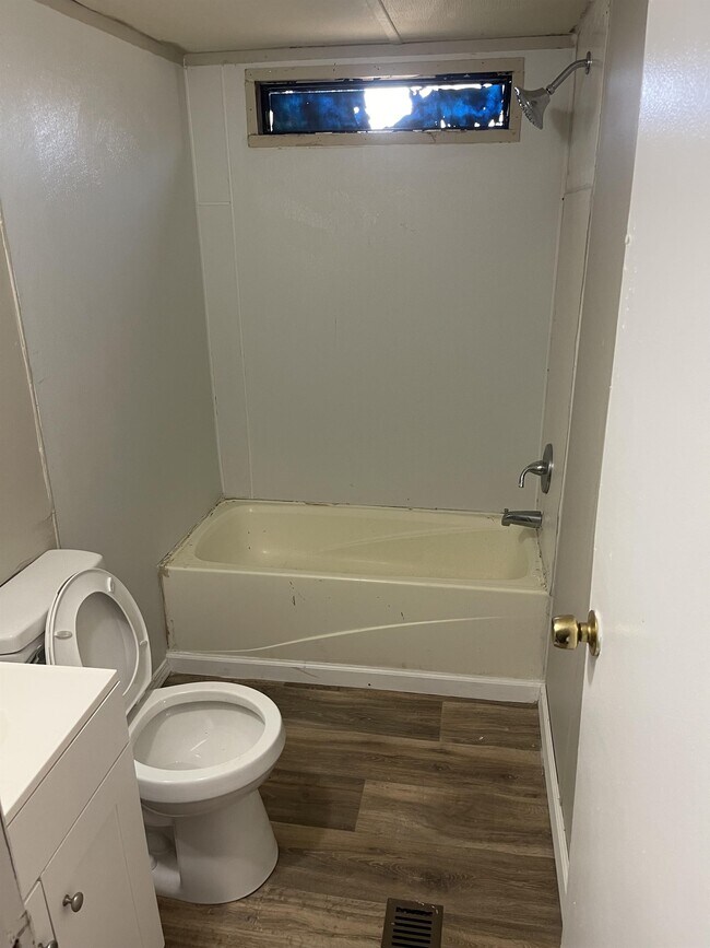 Building Photo - 140 Springfield Dr