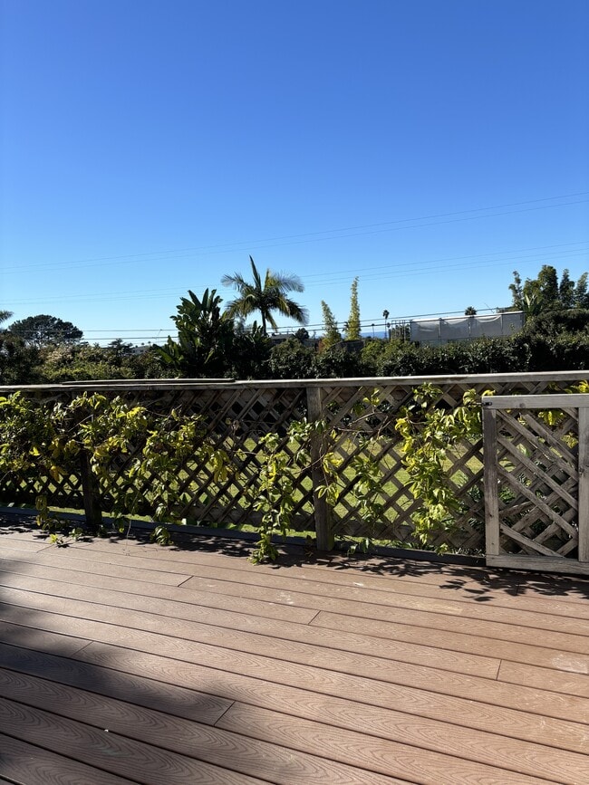 Building Photo - 1090 Devonshire Dr