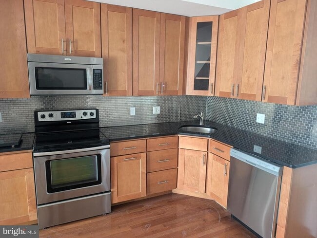 Building Photo - 1222 S Harmony St