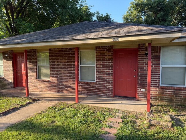 Primary Photo - 3008-3010 Neis St