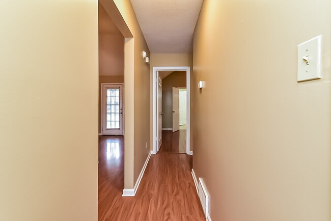 Building Photo - 1653 Dexter Ln