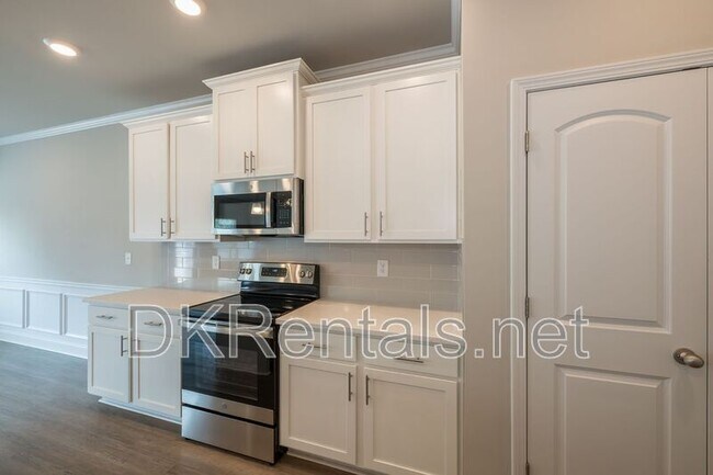 Building Photo - 1526 Fern Ridge Ln