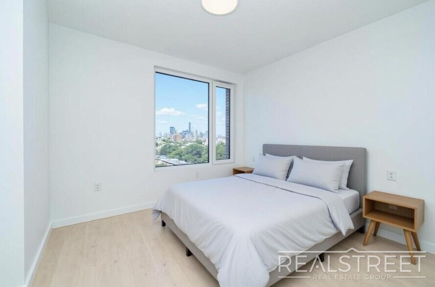 Building Photo - Bedford Avenue