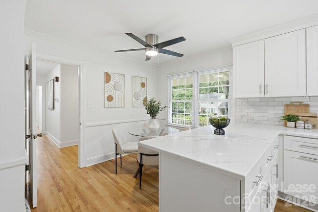 Building Photo - 926 Shady Bluff Dr