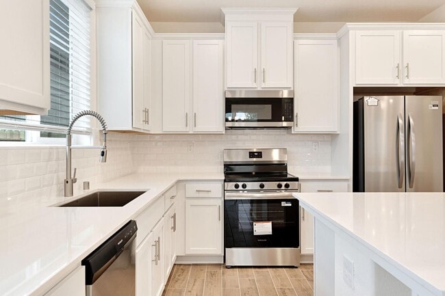 Building Photo - 2143 N Renn Ave