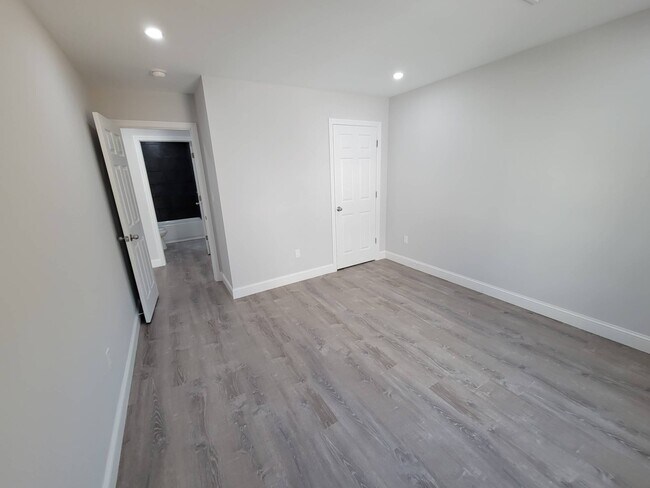 Building Photo - 31 Bouton St