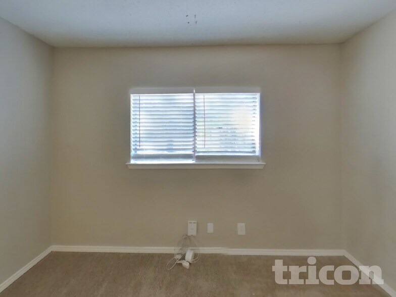 Building Photo - 6333 Village Club