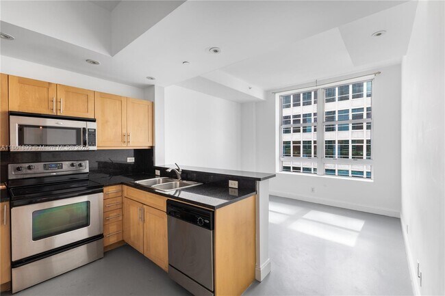 Building Photo - 111 E Flagler St