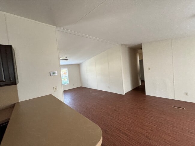 Building Photo - 146 Carmen Blvd