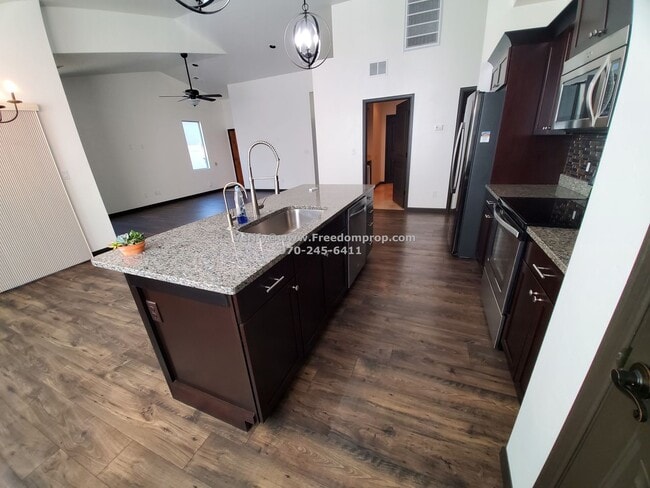 Building Photo - Just Like New – Move-In Ready Home in Gran...