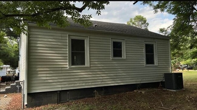 Building Photo - 429 Henry St