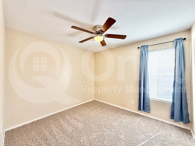 Building Photo - 1150 W Lark Dr