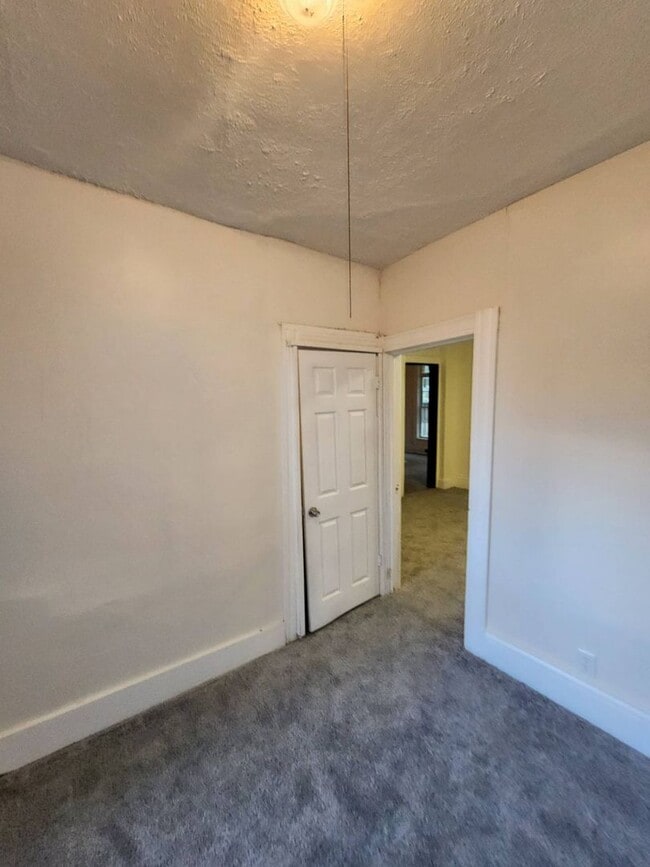 Building Photo - 2186 E 89th St