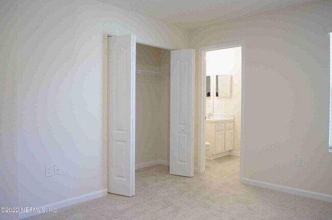 Building Photo - 9543 Star Dr