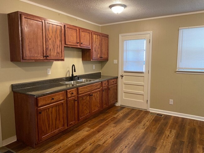 Building Photo - 120 Glass St