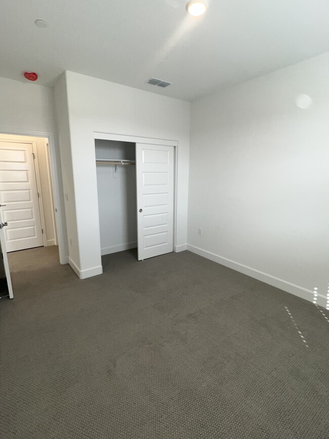 Building Photo - 4041 Flathead Dr