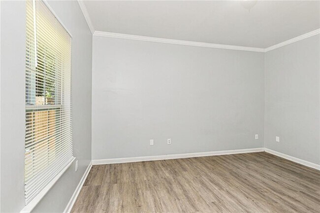 Building Photo - 449 Mary St SW
