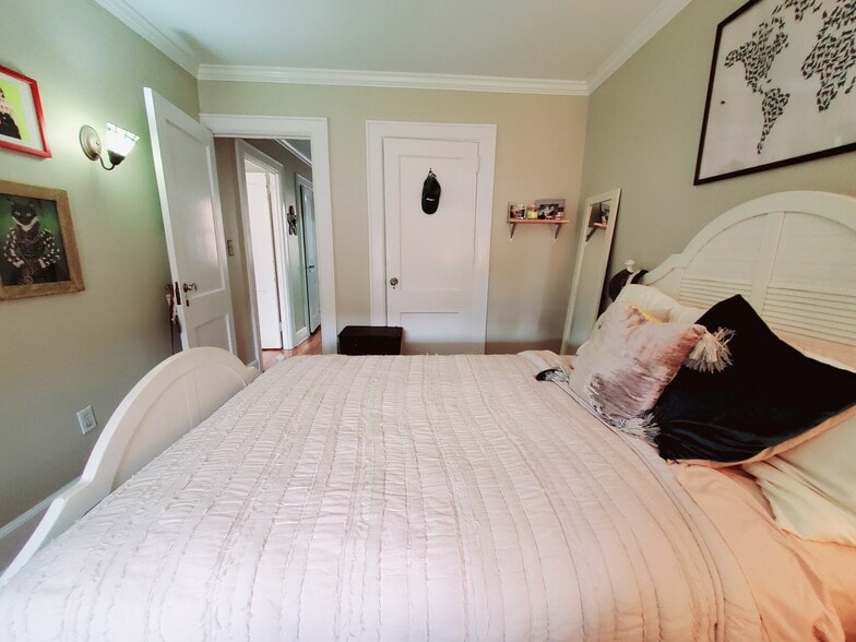 Building Photo - 639 Summer St