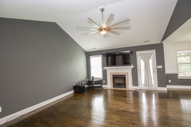 Building Photo - *Lease Special!* Fiber optic internet incl...