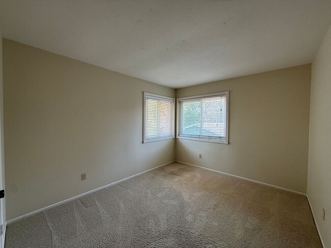 Building Photo - Beautiful Two Bedroom Townhome in San Luis Rey