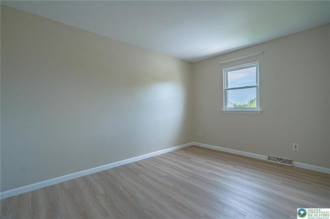 Building Photo - 5650 Greens Dr