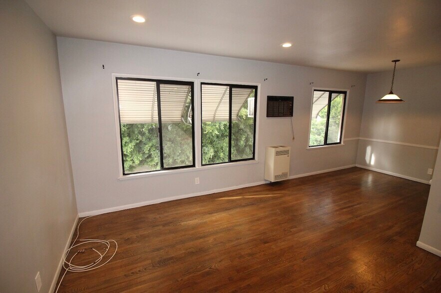 Building Photo - 5055 Laurel Canyon Blvd