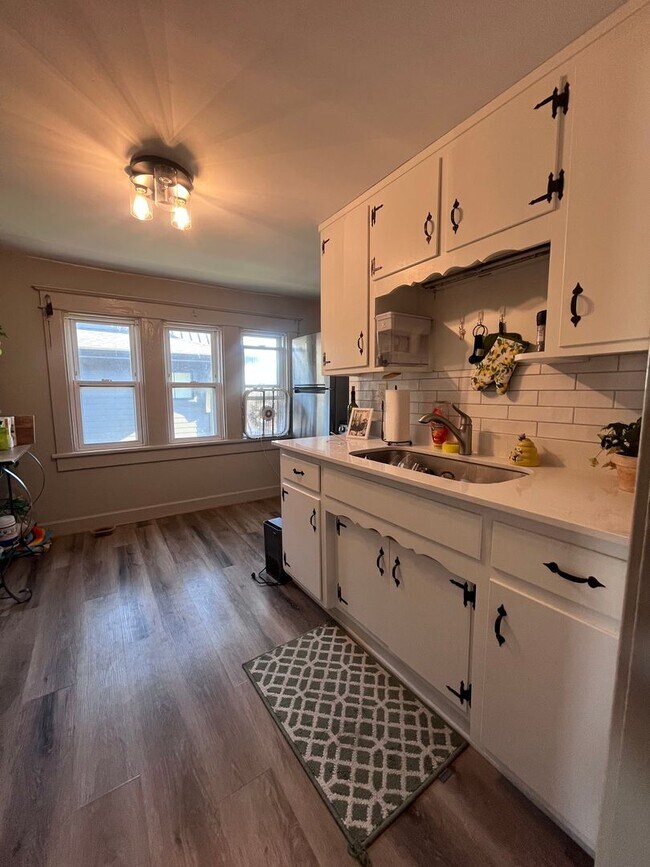 Building Photo - 5002 Dakota Ave