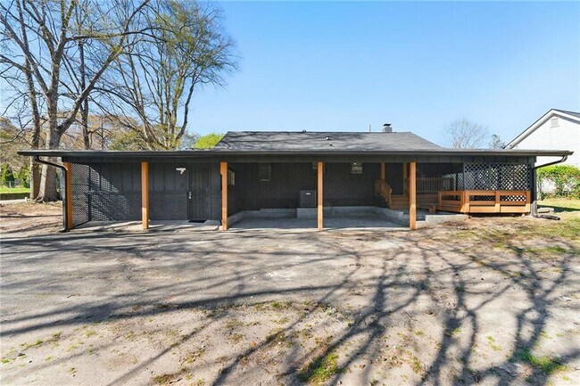 Building Photo - 10 Cochran Rd SE