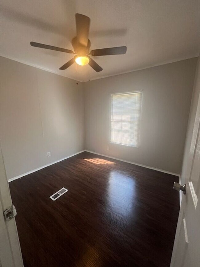 Building Photo - Taylors home ready for move in!