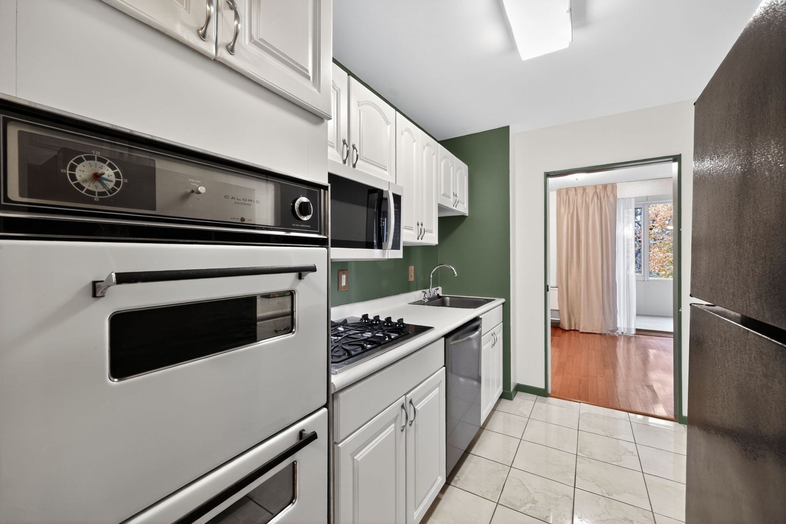 Building Photo - 2324 Madison Rd