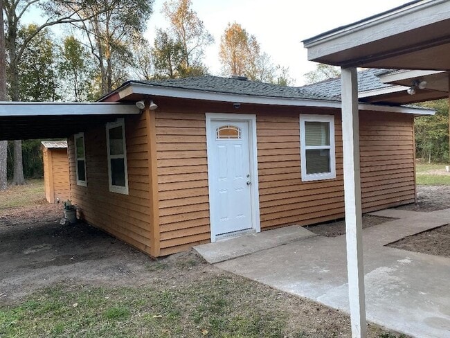 Building Photo - 10451 N Essex Dr