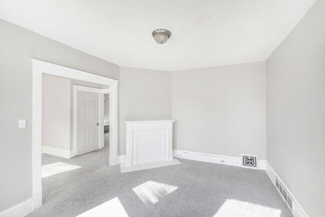 Building Photo - 1316-1318 E 85th St