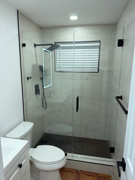 Building Photo - 850 SW 12th Ct