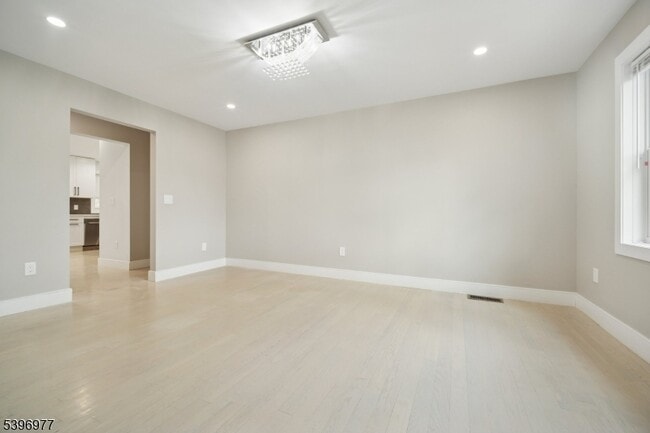 Building Photo - 134 Hillside Ave