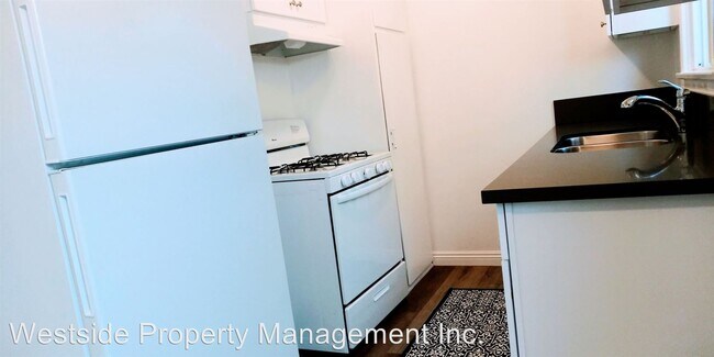 Building Photo - 2439 Oak St