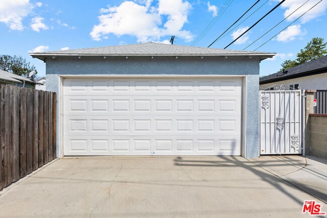 Building Photo - 836 Appelby St