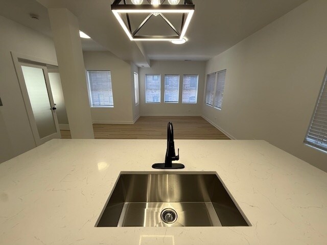 Building Photo - 7717 N Sheridan Rd