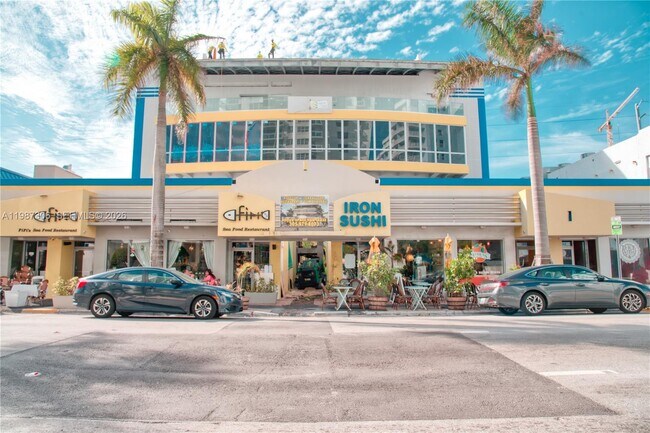 Building Photo - 6917 Collins Ave